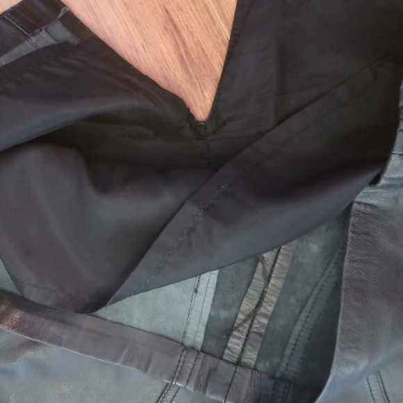Black leather skirt - Picture 3 of 7